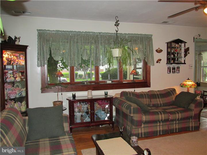 613 Ruth Avenue Aston, PA 19014 - Photo 8 of 22 Living Room