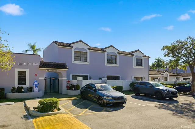 $400,000 | 11611 Northwest 11th Street, Unit 11611, Pembroke Pines, FL 33026