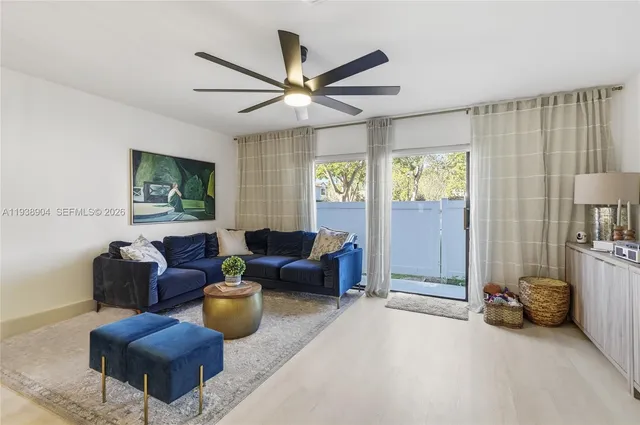 $400,000 | 11611 Northwest 11th Street, Unit 11611, Pembroke Pines, FL 33026