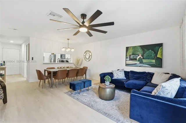 $400,000 | 11611 Northwest 11th Street, Unit 11611, Pembroke Pines, FL 33026