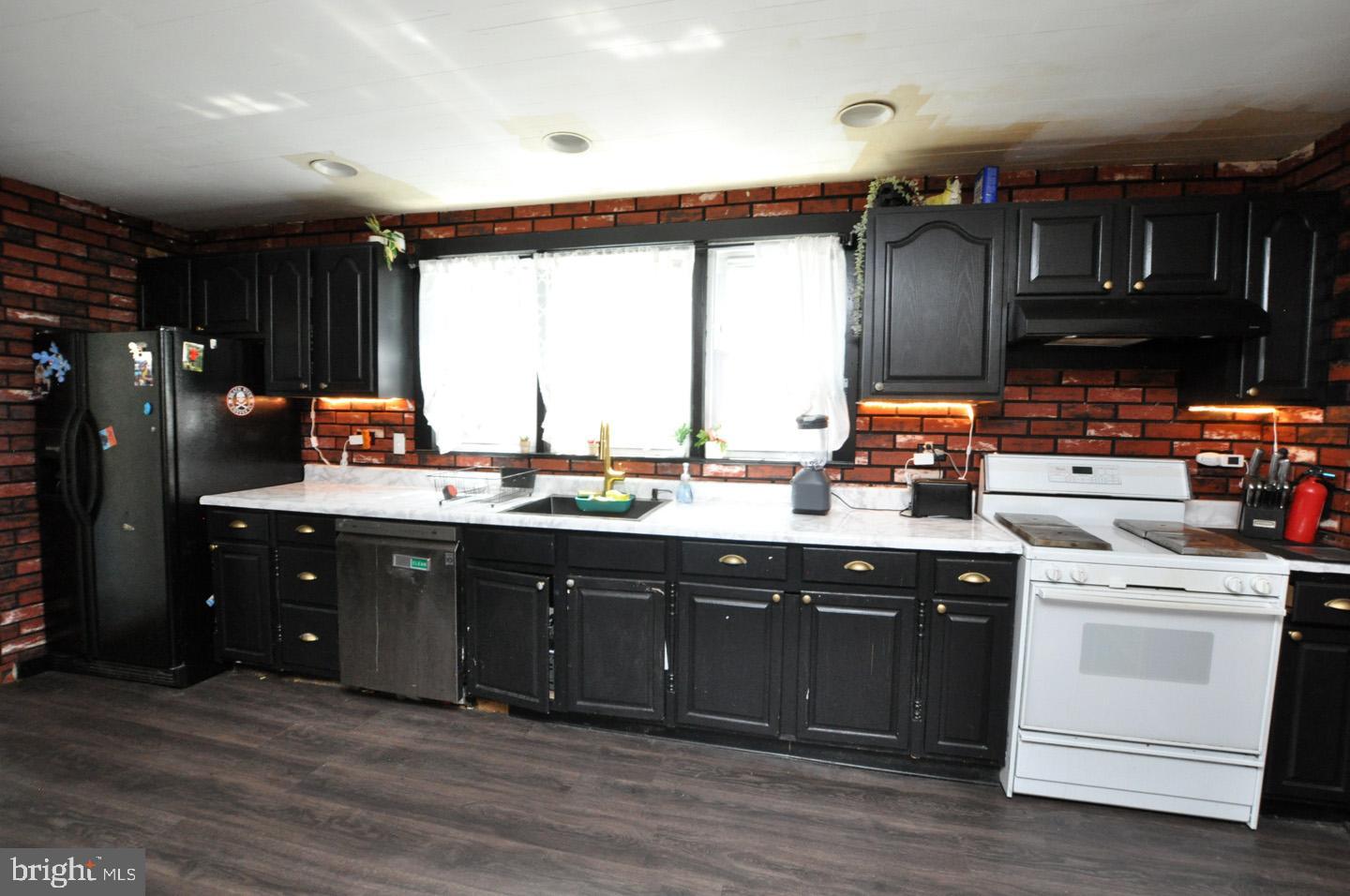711 Filbert Street Palmyra, NJ 08065 - Photo 6 of 22 ENTRY INTO LARGE KITCHEN