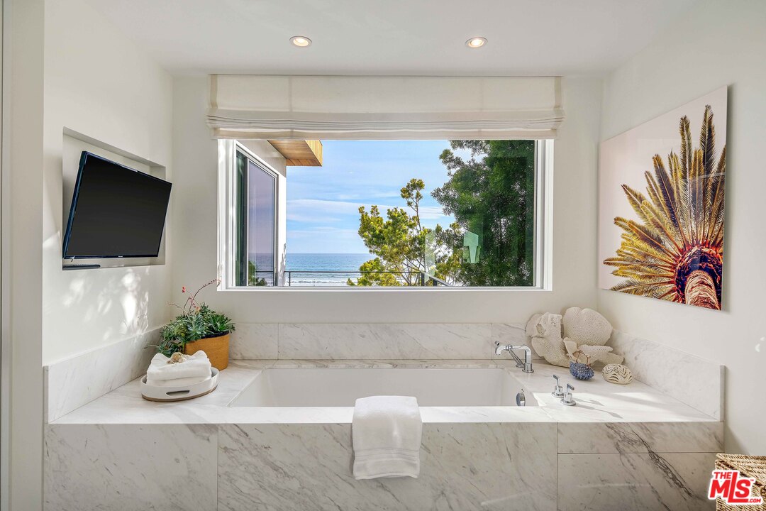 49 Mabery Road Santa Monica, CA 90402 - Photo 15 of 31