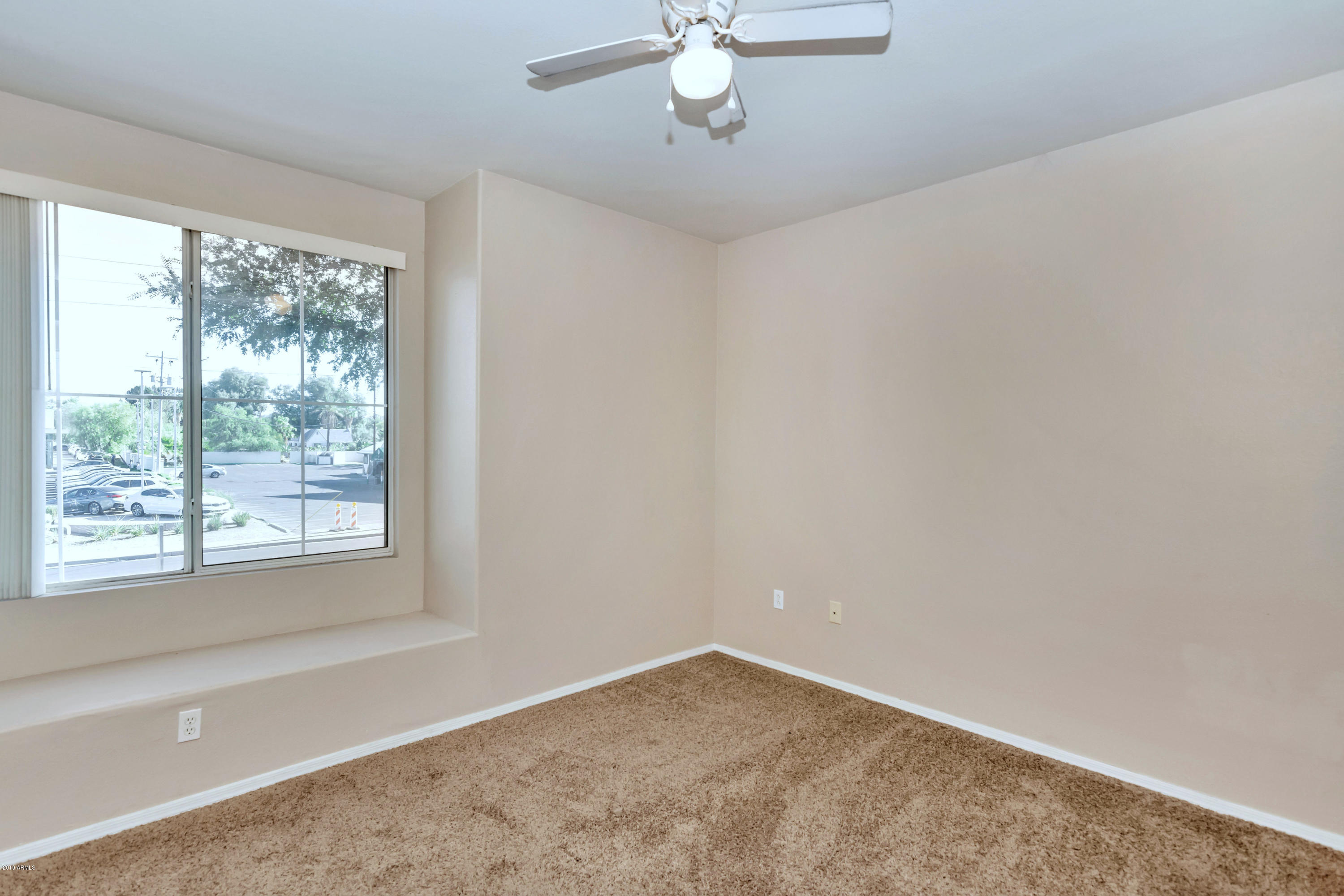 909 East Camelback Road, Unit 2005 Phoenix, AZ 85014 - Photo 18 of 27 909 E Camelback Rd-print-018-016-Bedroom