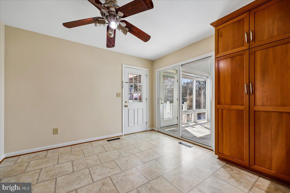 11924 Fernshire Road Gaithersburg, MD 20878 - Photo 14 of 74 Bright and airy space with charm.