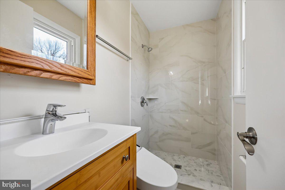11924 Fernshire Road Gaithersburg, MD 20878 - Photo 17 of 74 a bathroom with a sink a toilet and shower
