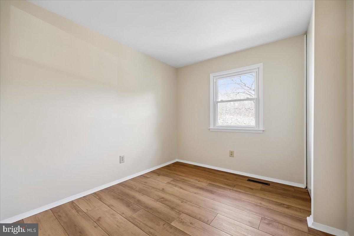 11924 Fernshire Road Gaithersburg, MD 20878 - Photo 27 of 74 Bright and airy blank canvas room.