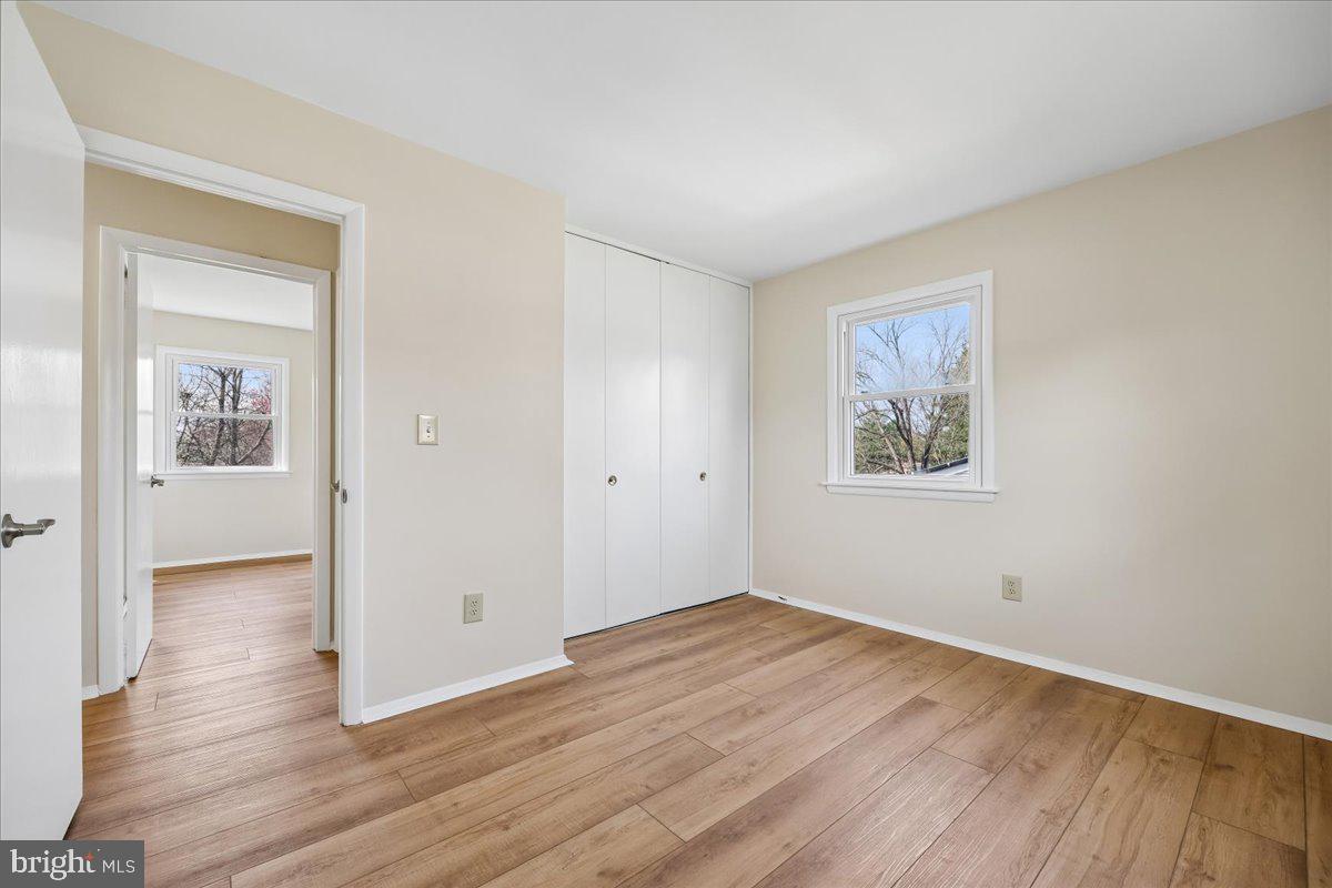 11924 Fernshire Road Gaithersburg, MD 20878 - Photo 28 of 74 Bright and airy room with natural light.