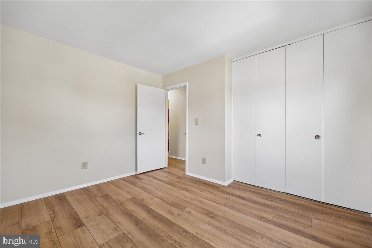11924 Fernshire Road Gaithersburg, MD 20878 - Photo 29 of 74 Bright and airy room with ample storage.