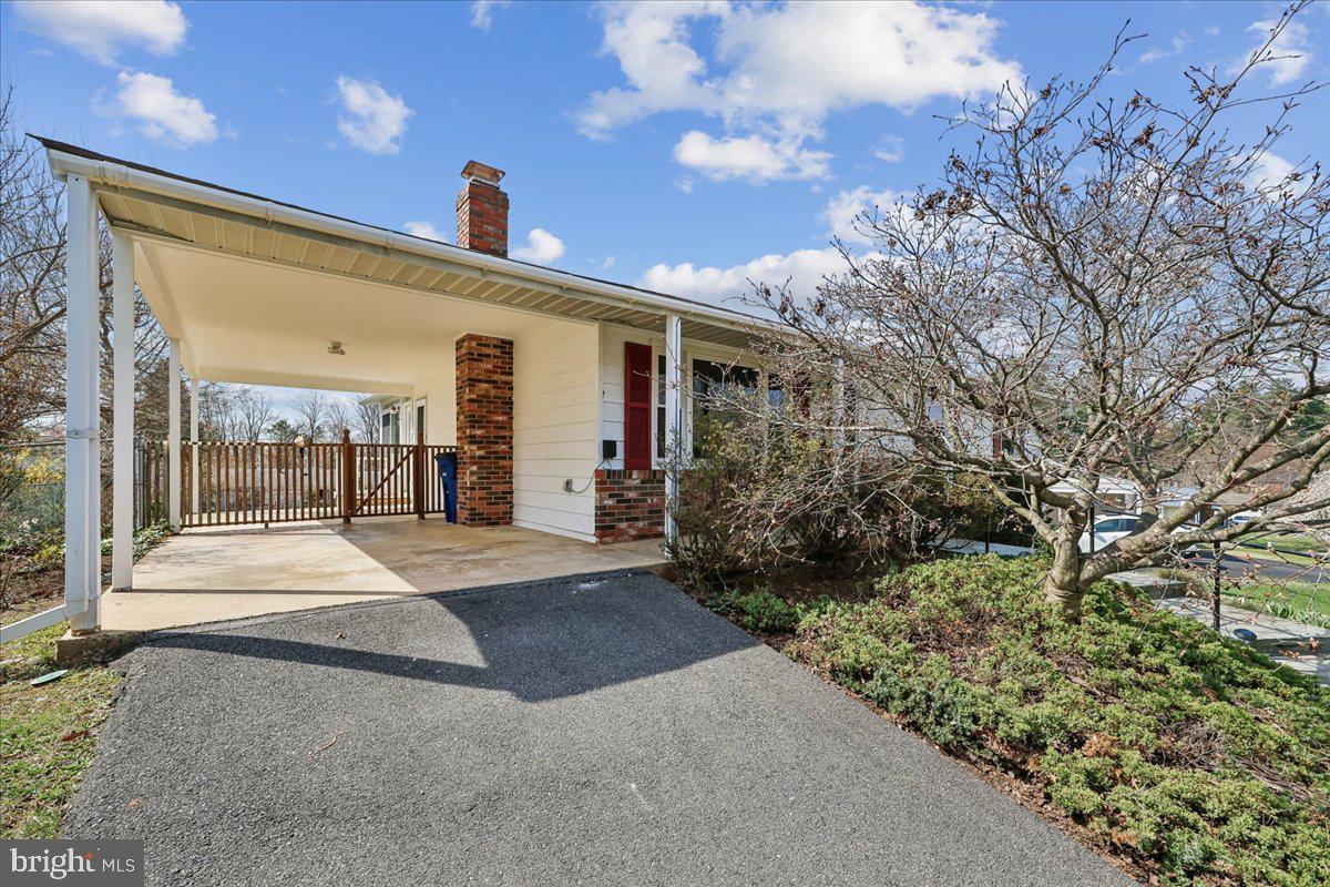 11924 Fernshire Road Gaithersburg, MD 20878 - Photo 3 of 74 Charming porch with scenic views.