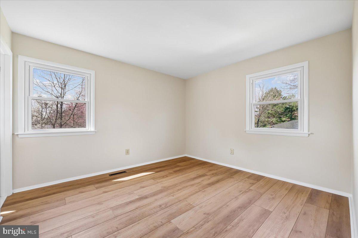 11924 Fernshire Road Gaithersburg, MD 20878 - Photo 32 of 74 Bright and airy blank canvas room.