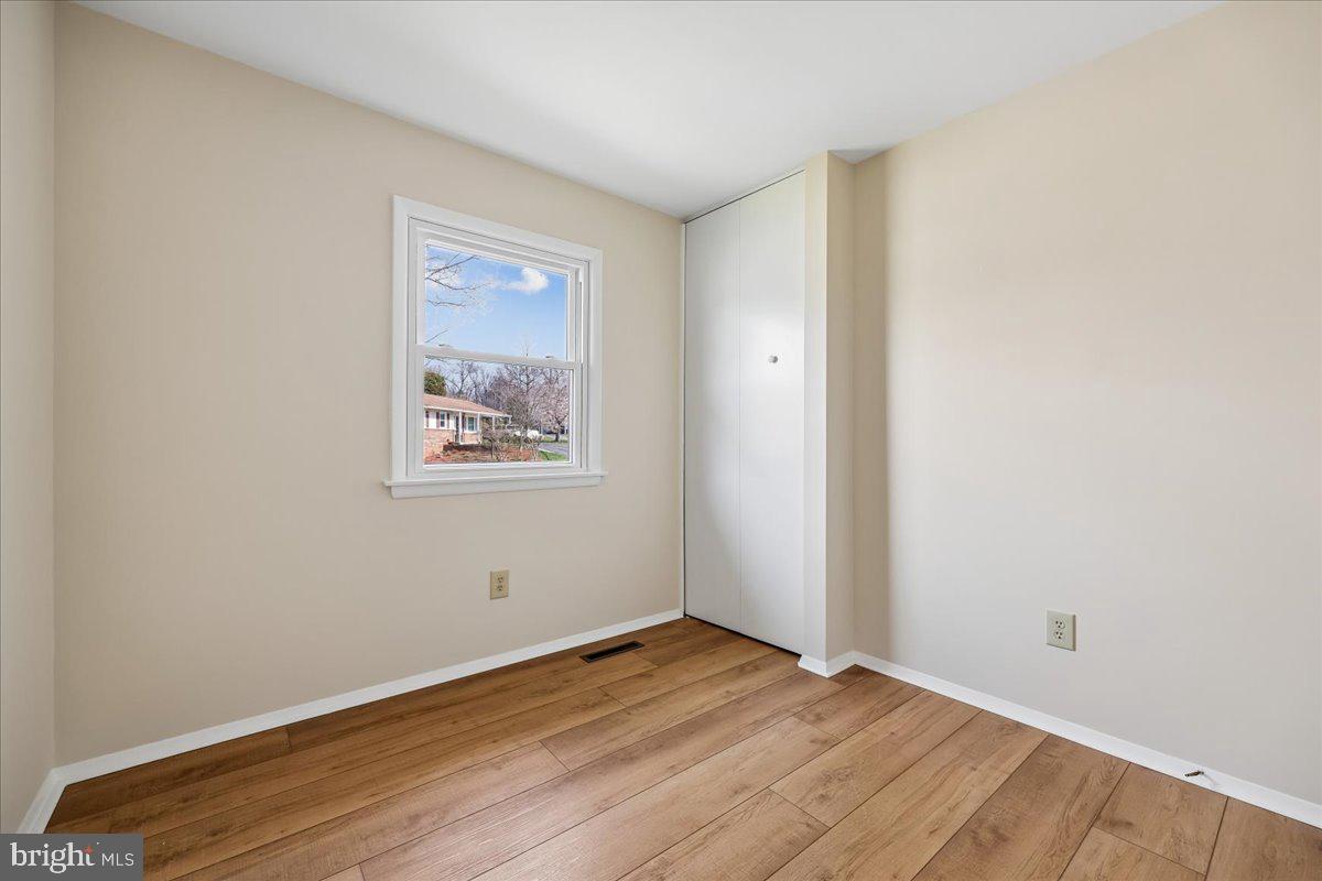 11924 Fernshire Road Gaithersburg, MD 20878 - Photo 43 of 74 Bright and airy room with natural light.