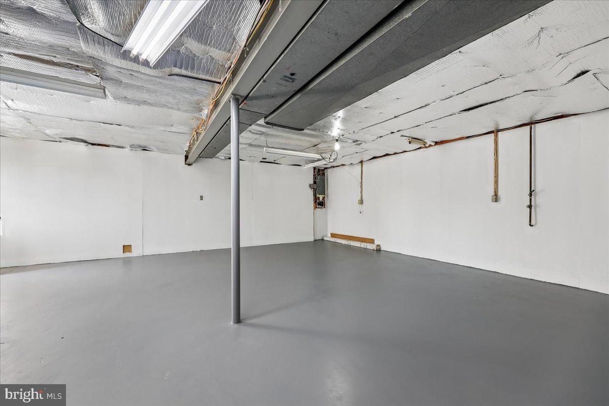 11924 Fernshire Road Gaithersburg, MD 20878 - Photo 46 of 74 a view of a room with an empty space