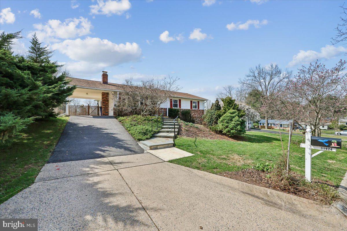 11924 Fernshire Road Gaithersburg, MD 20878 - Photo 56 of 74 Charming home with inviting curb appeal.