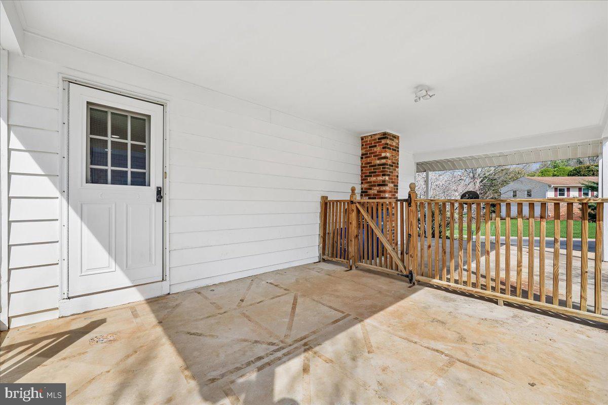 11924 Fernshire Road Gaithersburg, MD 20878 - Photo 67 of 74 Charming entryway with rustic appeal.