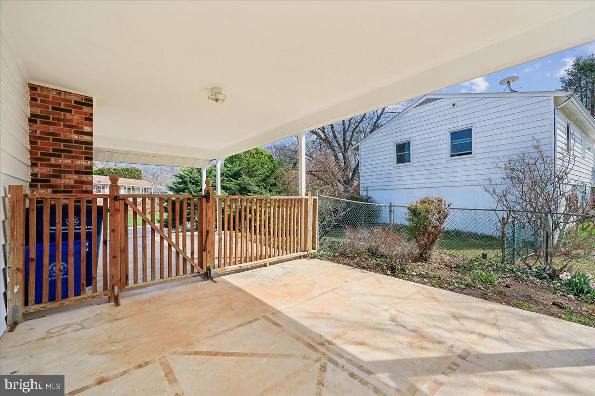 11924 Fernshire Road Gaithersburg, MD 20878 - Photo 71 of 74 Charming outdoor space with privacy fence.