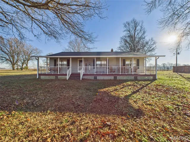 $245,000 | 17086 North County Line Road, Bernie, MO 63822