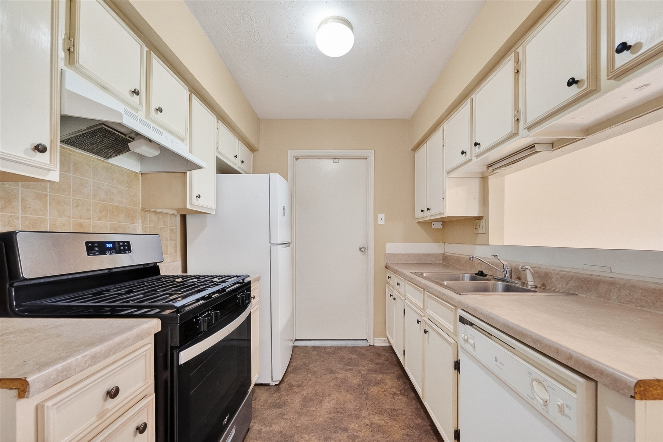 4826 Redfish Reef Drive Bacliff, TX 77518 - Photo 10 of 25 a kitchen with stainless steel appliances granite countertop a sink stove and refrigerator