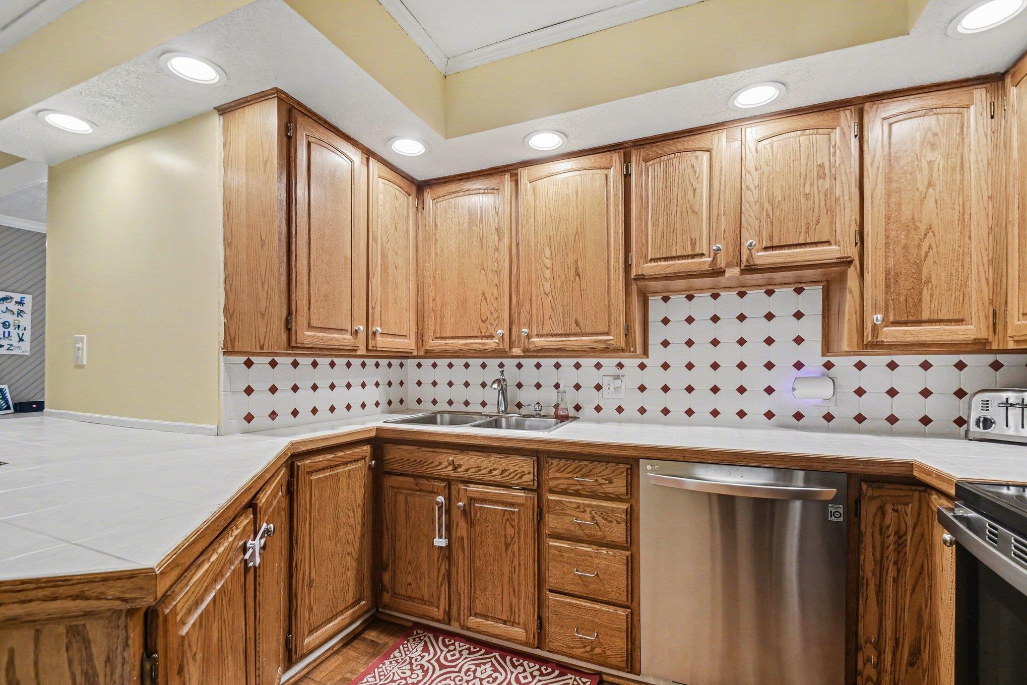 801 Maple Row Elkhart, IN 46514 - Photo 10 of 32