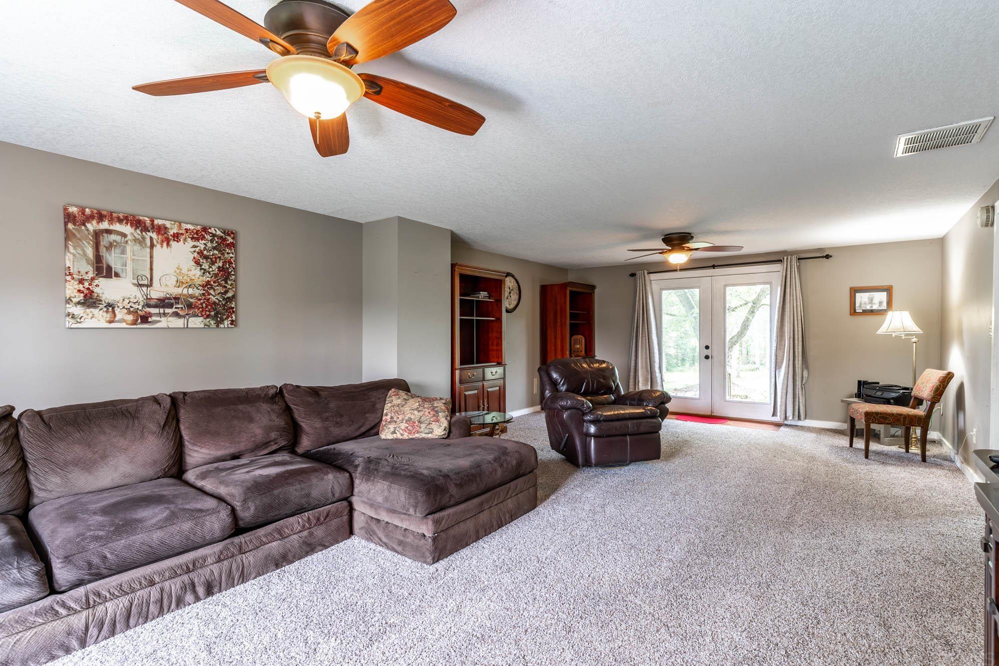 15712 Wappes Road Churubusco, IN 46723 - Photo 7 of 35