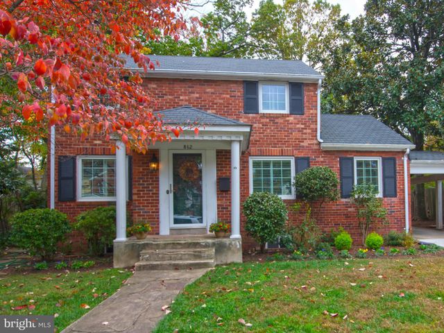 $905,000 | 812 North Overlook Drive, Alexandria, VA 22305