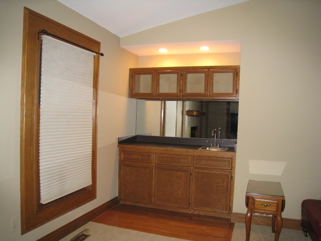 2152 Kennedy Drive Rochester, MI 48309 - Photo 4 of 37 Wet Bar in Great Room