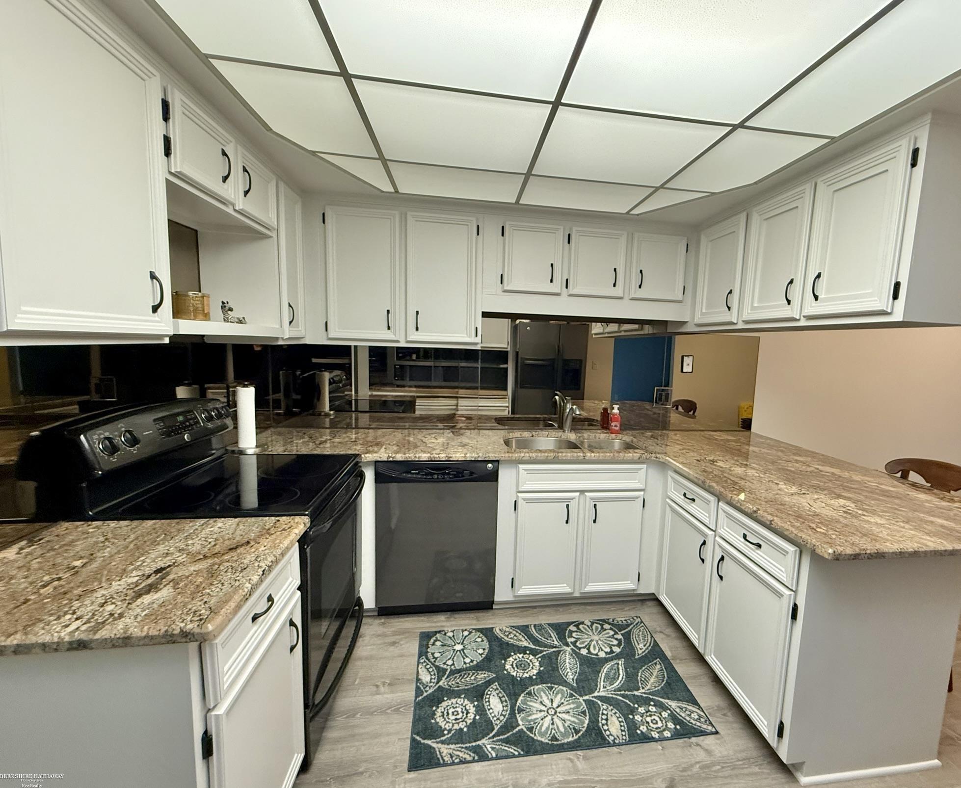 11904 East 14 Mile Road Warren, MI 48093 - Photo 10 of 46 U Shaped Kitchen