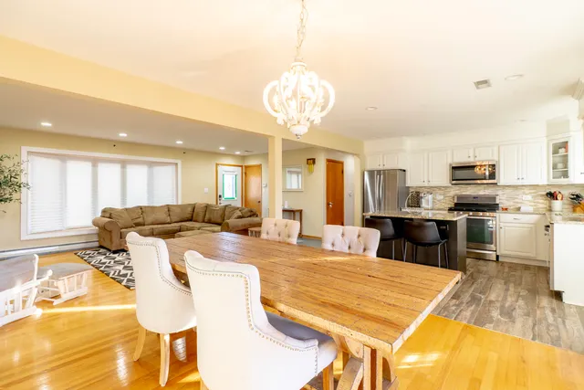 $519,000 | 1436 Greenview Court, Schaumburg, IL 60193