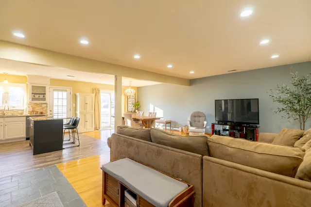 $519,000 | 1436 Greenview Court, Schaumburg, IL 60193