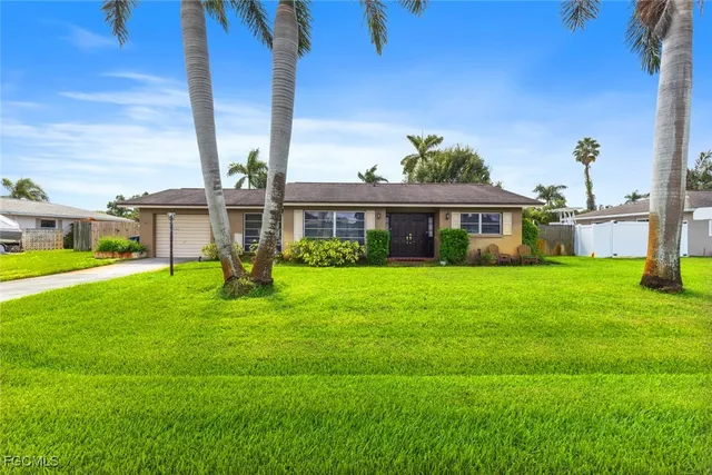 $289,900 | 2424 Kent Avenue, Fort Myers, FL 33907