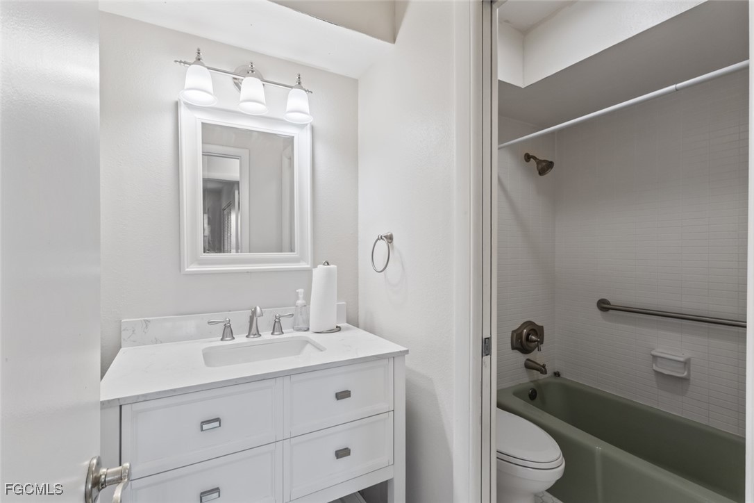 2424 Kent Avenue Fort Myers, FL 33907 - Photo 13 of 21