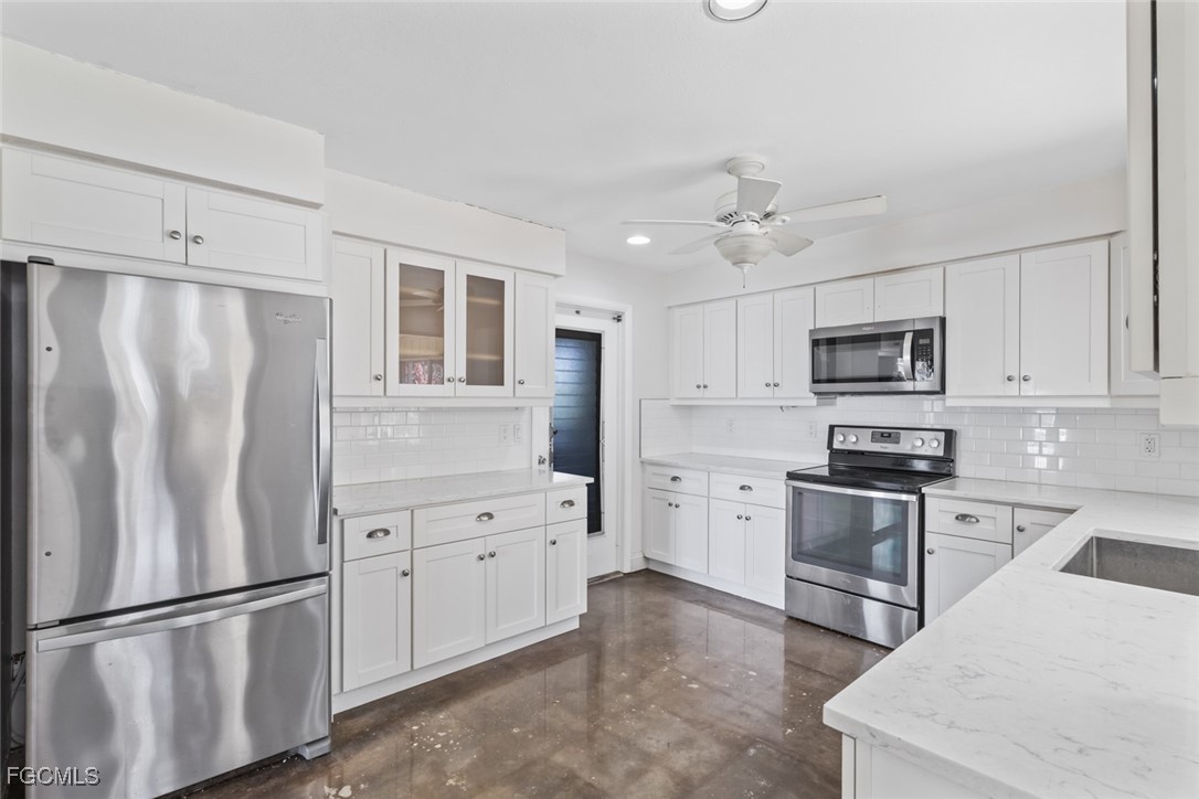 2424 Kent Avenue Fort Myers, FL 33907 - Photo 5 of 21