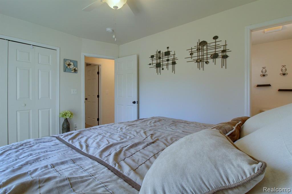 26151 Frankfort Road New Boston, MI 48164 - Photo 12 of 25