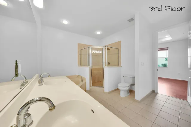 a en suite bathroom with a sink and a mirror