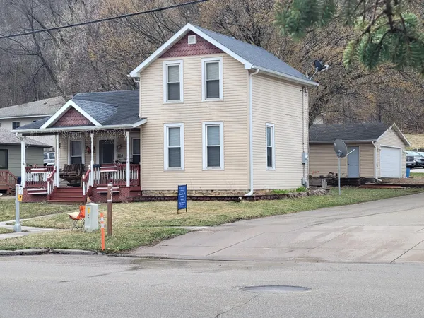 $333,000 | 203 East 7th Street, Red Wing, MN 55066