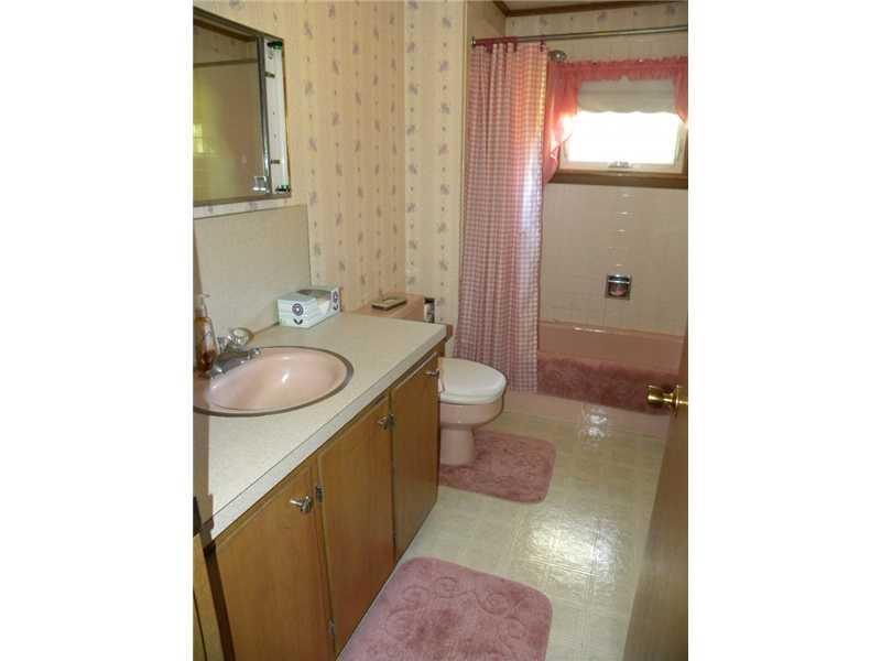 513 Sutherland Pond Road Sabattus, ME 04280 - Photo 19 of 20 Bathroom.
