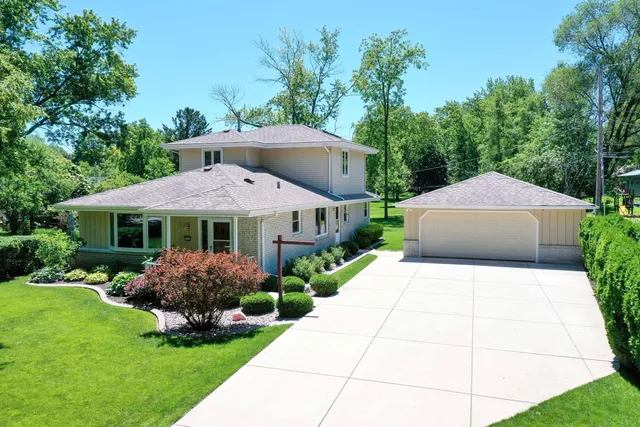 $400,000 | 4111 West Grange Avenue, Greenfield, WI 53221