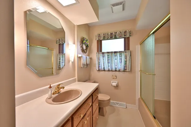 $400,000 | 4111 West Grange Avenue, Greenfield, WI 53221