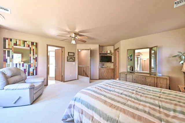 $400,000 | 4111 West Grange Avenue, Greenfield, WI 53221