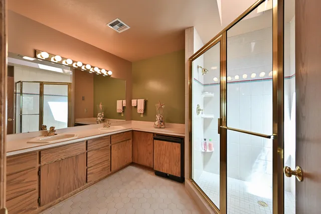 $400,000 | 4111 West Grange Avenue, Greenfield, WI 53221