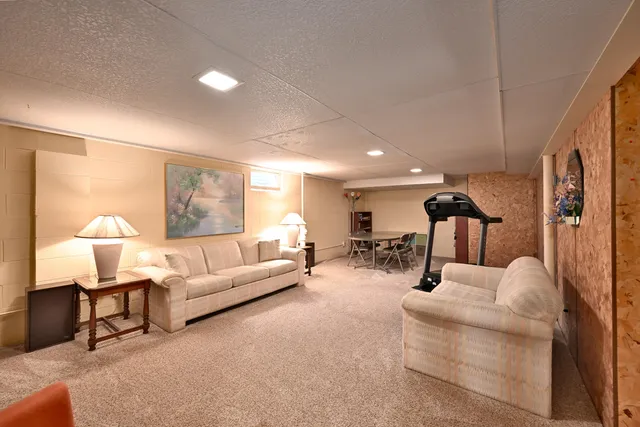 $400,000 | 4111 West Grange Avenue, Greenfield, WI 53221