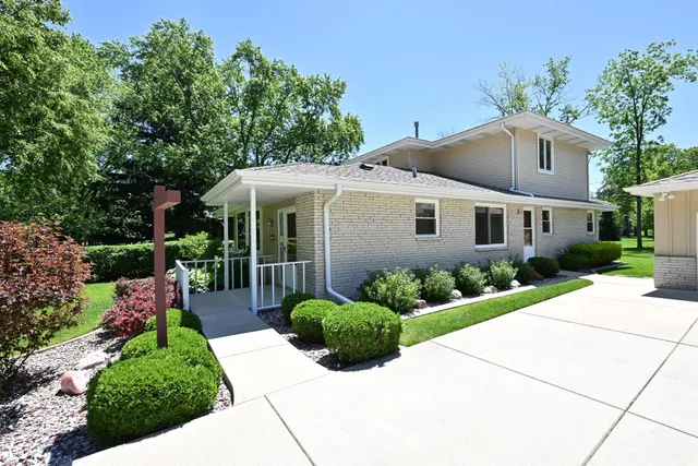 $400,000 | 4111 West Grange Avenue, Greenfield, WI 53221