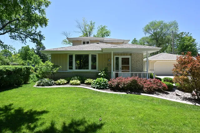 $400,000 | 4111 West Grange Avenue, Greenfield, WI 53221