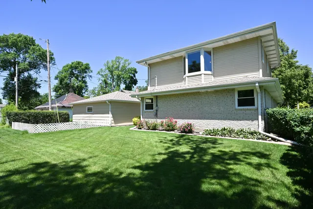 $400,000 | 4111 West Grange Avenue, Greenfield, WI 53221