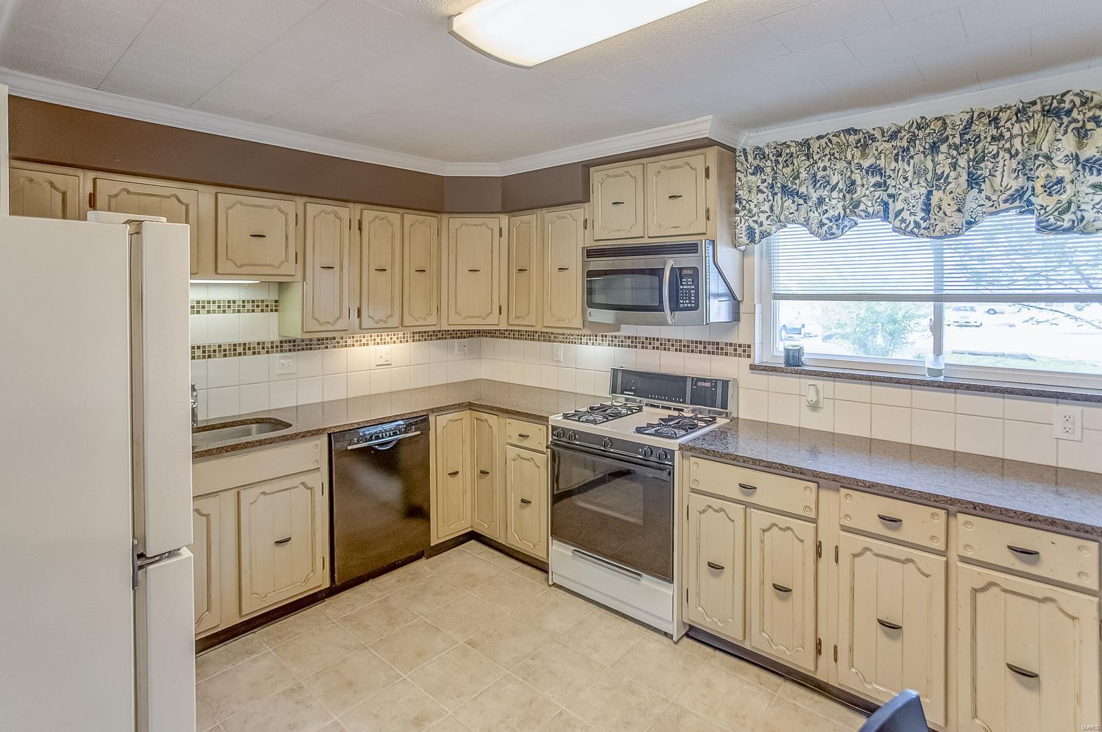3717 Ruth Drive Granite City, IL 62040 - Photo 7 of 27 Gallery Image 7