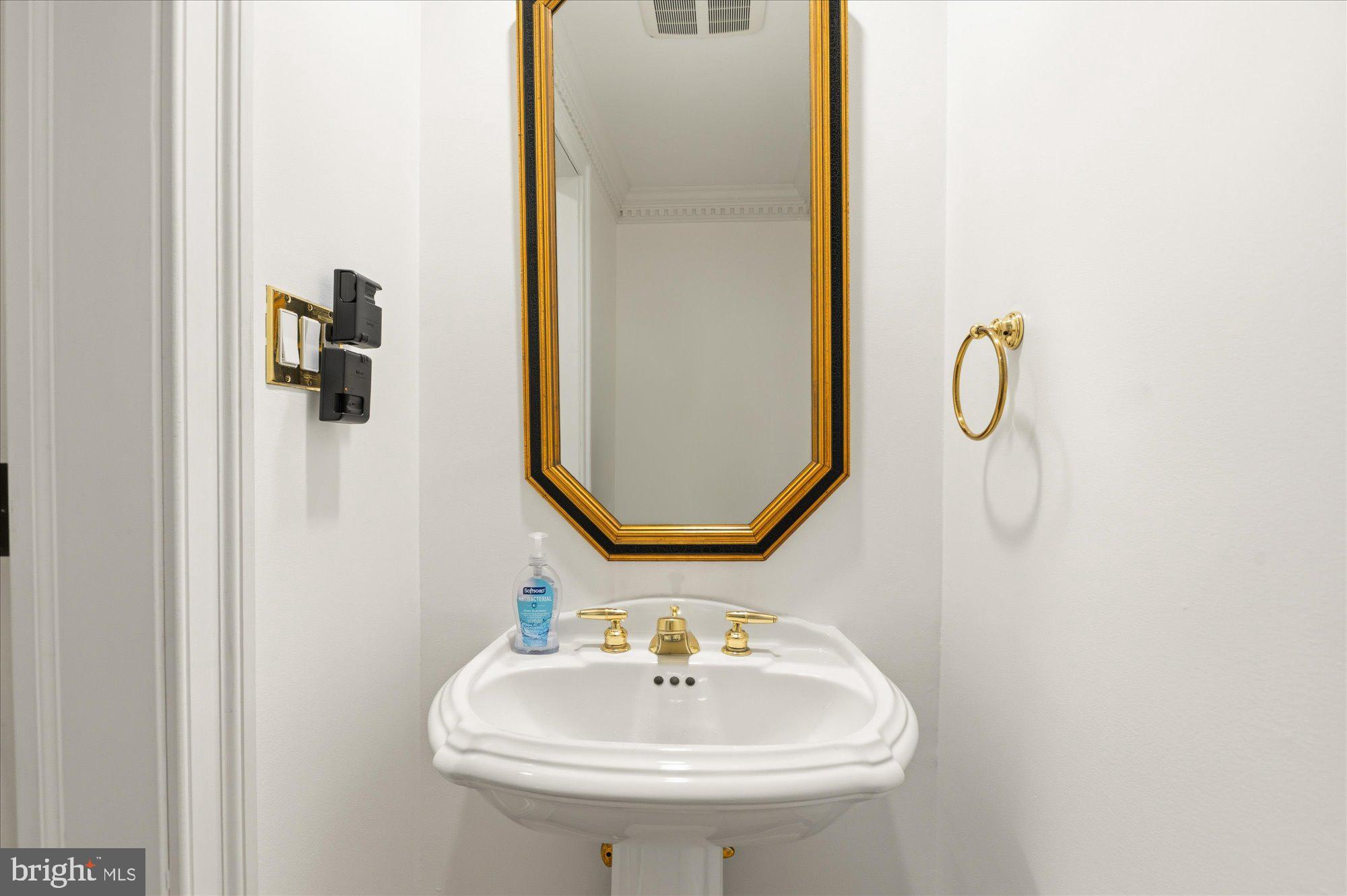 10019 Kendale Road Potomac, MD 20854 - Photo 64 of 64 Main Level Powder Room