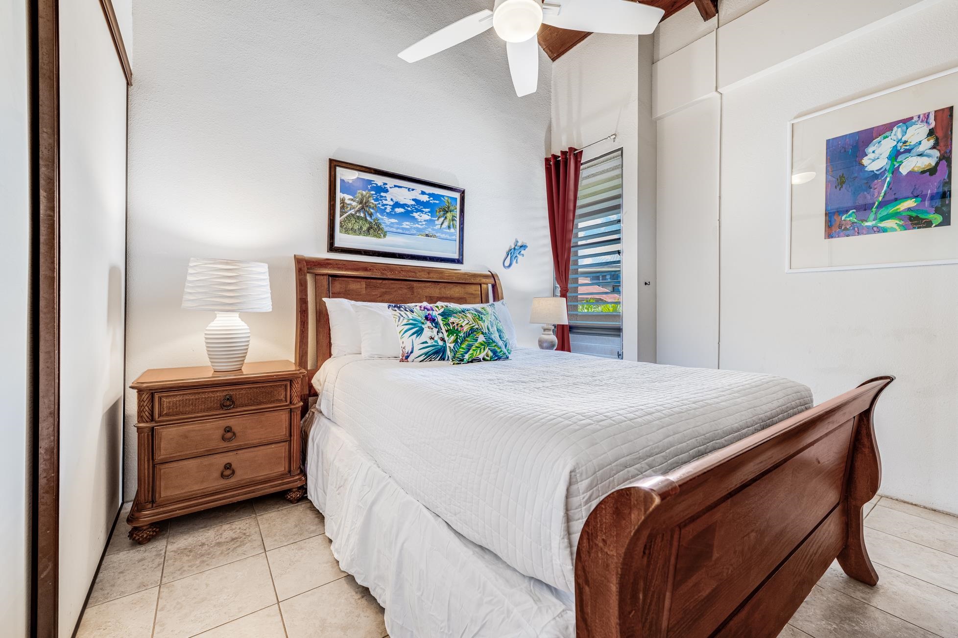 2191 South Kihei Road, Unit 3402 Kihei, HI 96753 - Photo 20 of 50 a bedroom with a bed and a painting on the wall