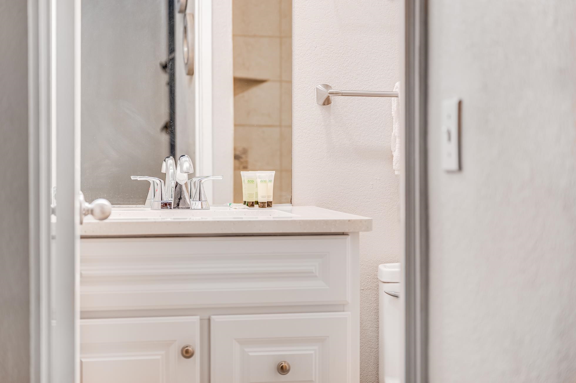 2191 South Kihei Road, Unit 3402 Kihei, HI 96753 - Photo 29 of 50 a bathroom with a sink and a mirror