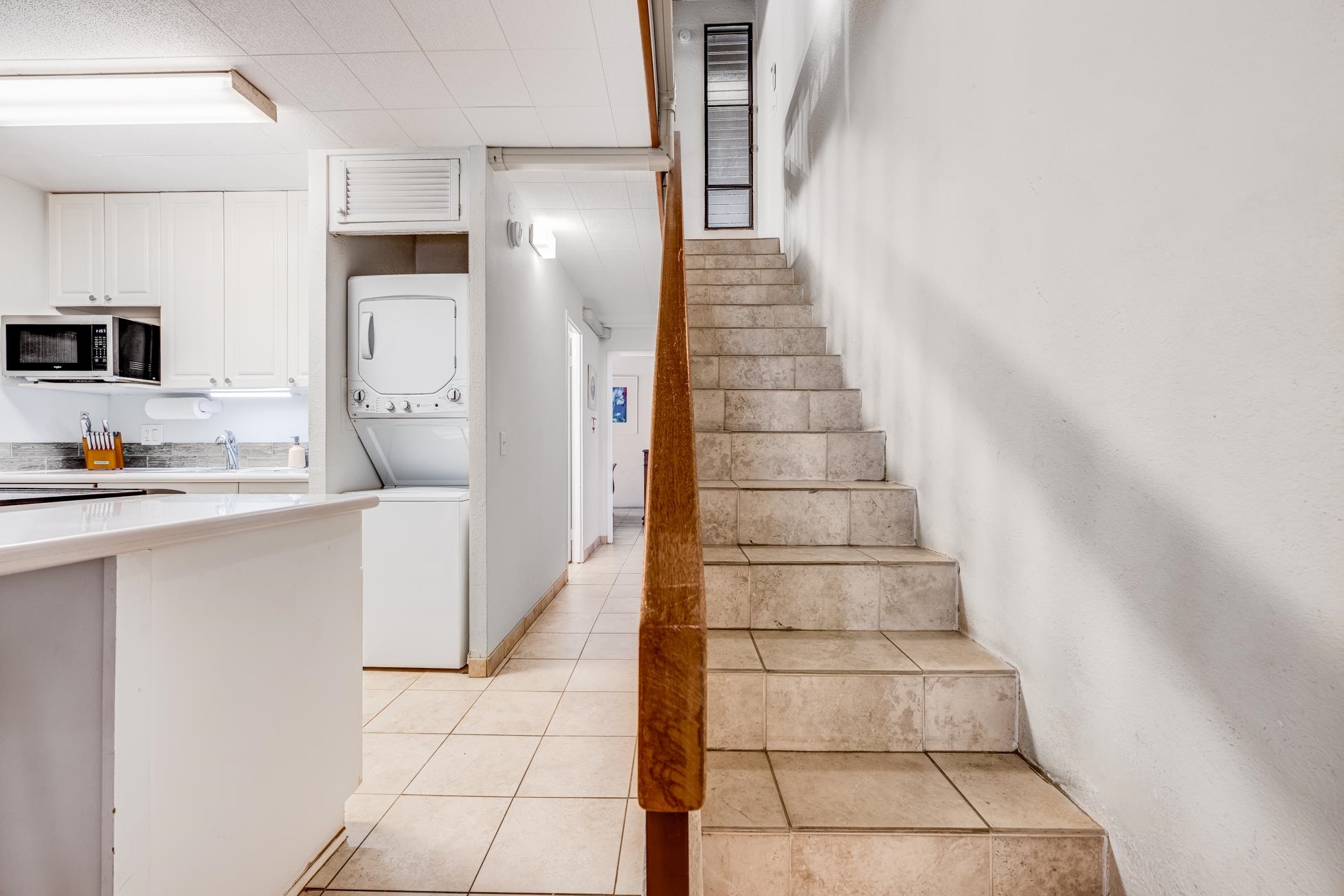 2191 South Kihei Road, Unit 3402 Kihei, HI 96753 - Photo 33 of 50 a view of entryway and kitchen