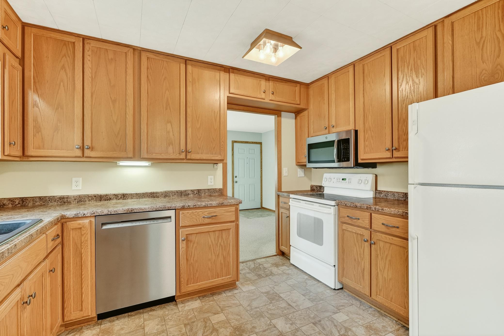 402 Strathmore Lane Southeast Rochester, MN 55904 - Photo 19 of 31