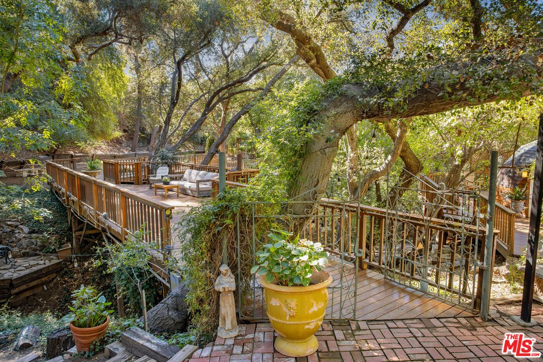 21658 Encina Road Topanga, CA 90290 - Photo 27 of 54 Gallery Image 27